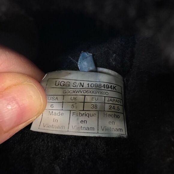 UGG Kid's Black Flat Strap Comfort Slip On Fluff Yeah Slide Sandal Size 6 - Picture 6 of 8